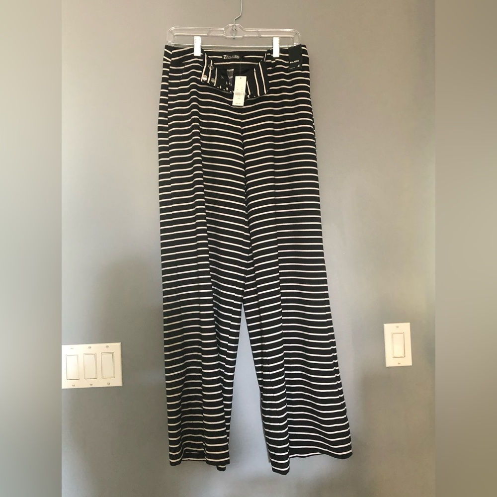 New York & Company 7th Avenue Design Studio.NWT. Black and white wide leg slacks